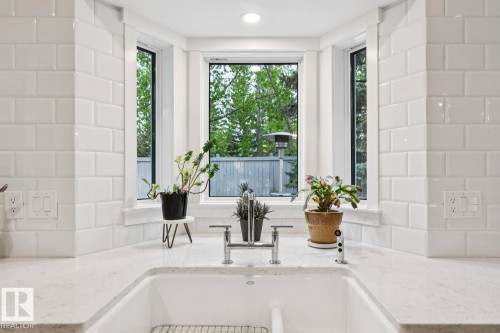 420 Olsen Close, Edmonton, AB - Indoor