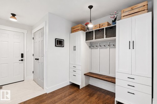 420 Olsen Close, Edmonton, AB - Indoor Photo Showing Other Room
