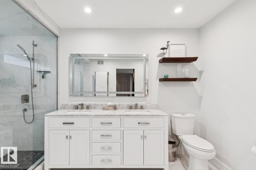 420 Olsen Close, Edmonton, AB - Indoor Photo Showing Bathroom