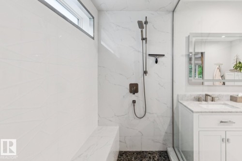 420 Olsen Close, Edmonton, AB - Indoor Photo Showing Bathroom