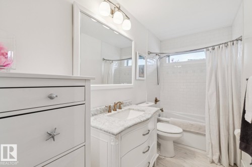 420 Olsen Close, Edmonton, AB - Indoor Photo Showing Bathroom