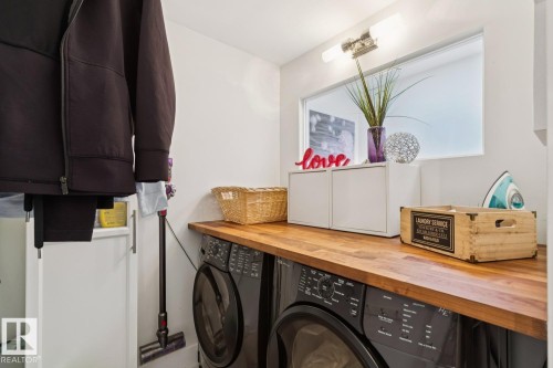 420 Olsen Close, Edmonton, AB - Indoor Photo Showing Laundry Room
