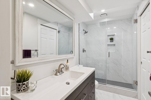 420 Olsen Close, Edmonton, AB - Indoor Photo Showing Bathroom