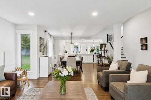 420 Olsen Close, Edmonton, AB - Indoor Photo Showing Living Room