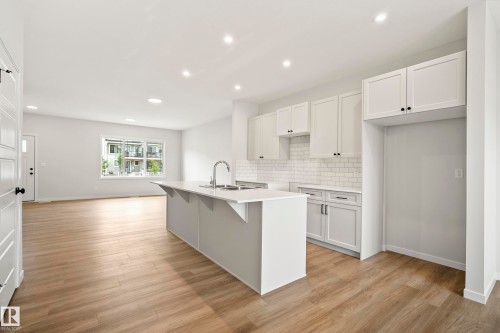 1224 Mcleod Avenue, Spruce Grove, AB - Indoor Photo Showing Kitchen With Upgraded Kitchen