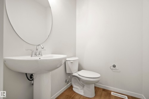 1224 Mcleod Avenue, Spruce Grove, AB - Indoor Photo Showing Bathroom