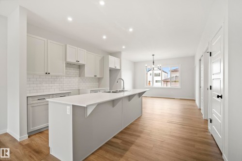 1224 Mcleod Avenue, Spruce Grove, AB - Indoor Photo Showing Kitchen With Upgraded Kitchen