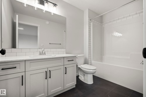 1224 Mcleod Avenue, Spruce Grove, AB - Indoor Photo Showing Bathroom