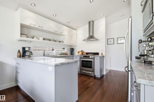 6905 102A Avenue, Edmonton, AB 