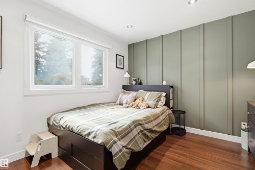 6905 102A Avenue, Edmonton, AB 