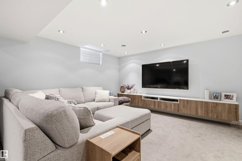 6905 102A Avenue, Edmonton, AB 