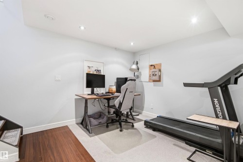 6905 102A Avenue, Edmonton, AB 