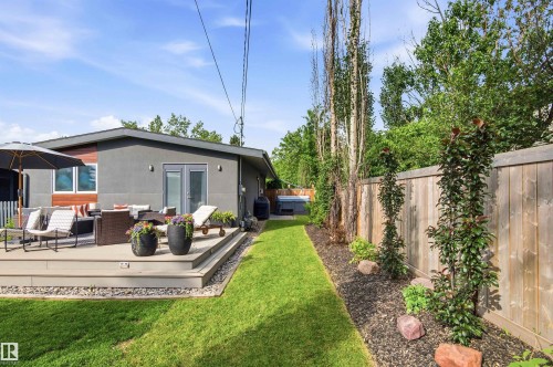 6905 102A Avenue, Edmonton, AB 