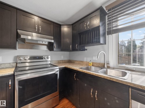 17092 67 Avenue, Edmonton, AB - Indoor Photo Showing Kitchen With Double Sink