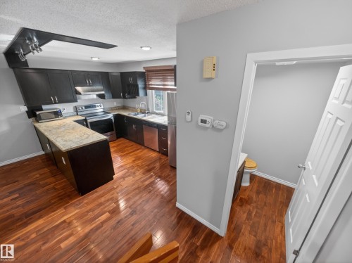 17092 67 Avenue, Edmonton, AB - Indoor Photo Showing Kitchen With Double Sink