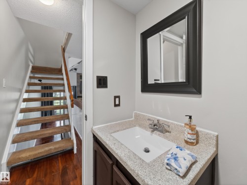 17092 67 Avenue, Edmonton, AB - Indoor Photo Showing Bathroom