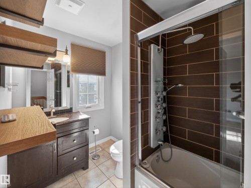 17092 67 Avenue, Edmonton, AB - Indoor Photo Showing Bathroom
