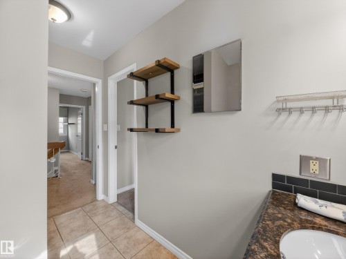 17092 67 Avenue, Edmonton, AB - Indoor Photo Showing Bathroom