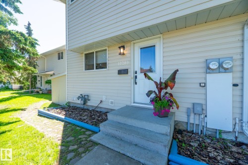 18289 74 Avenue, Edmonton, AB 