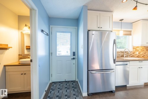 18289 74 Avenue, Edmonton, AB 