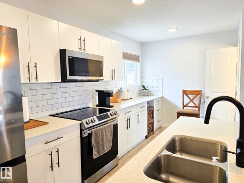 70 50 Mclaughlin Drive, Spruce Grove, AB - Indoor Photo Showing Kitchen With Double Sink