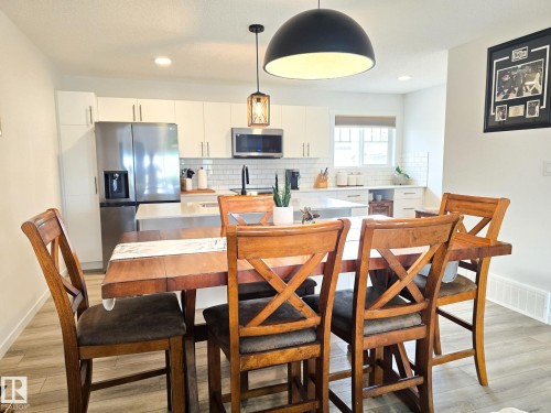 70 50 Mclaughlin Drive, Spruce Grove, AB - Indoor Photo Showing Dining Room