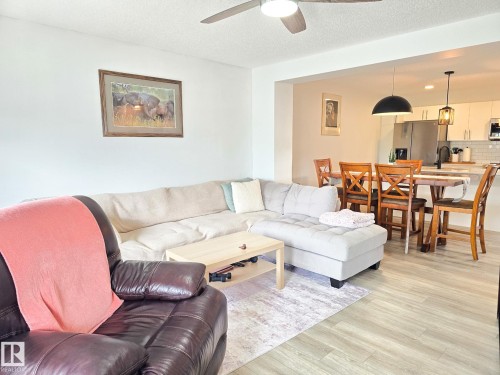 70 50 Mclaughlin Drive, Spruce Grove, AB - Indoor Photo Showing Living Room