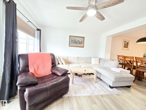 70 50 Mclaughlin Drive, Spruce Grove, AB - Indoor Photo Showing Living Room