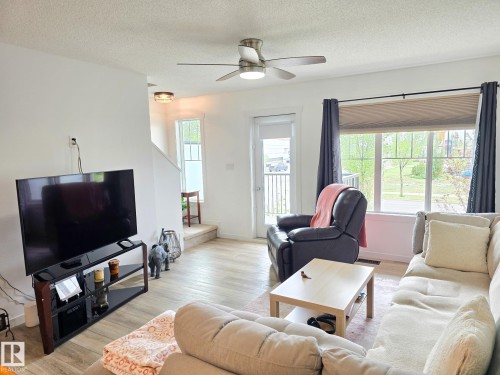 70 50 Mclaughlin Drive, Spruce Grove, AB - Indoor Photo Showing Living Room