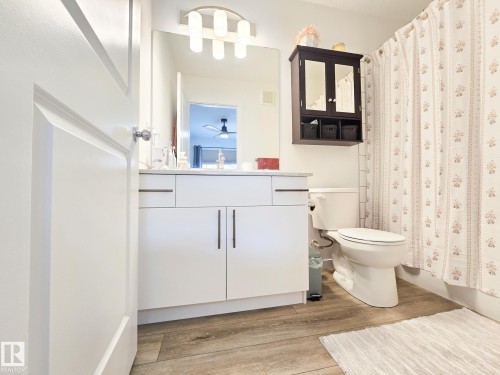 70 50 Mclaughlin Drive, Spruce Grove, AB - Indoor Photo Showing Bathroom