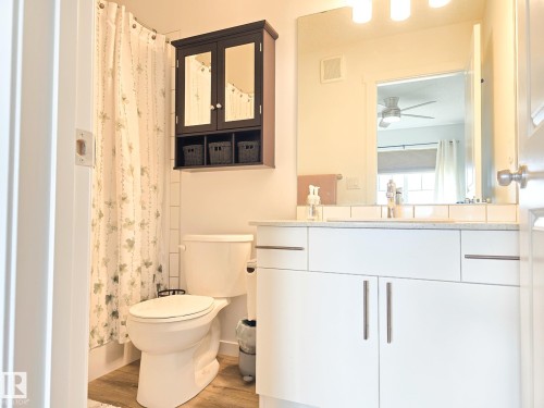 70 50 Mclaughlin Drive, Spruce Grove, AB - Indoor Photo Showing Bathroom