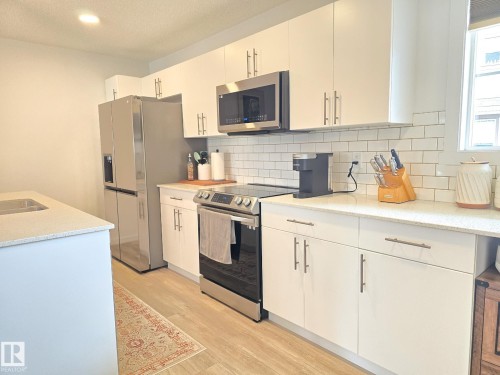 70 50 Mclaughlin Drive, Spruce Grove, AB - Indoor Photo Showing Kitchen