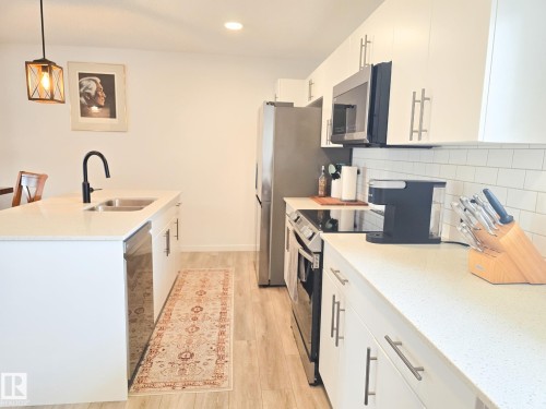 70 50 Mclaughlin Drive, Spruce Grove, AB - Indoor Photo Showing Kitchen With Double Sink With Upgraded Kitchen
