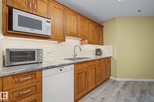 105 17511 98A Avenue, Edmonton, AB 