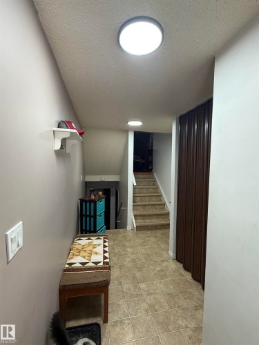 540 Willow Crest, Edmonton, AB 