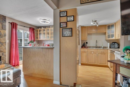 540 Willow Crest, Edmonton, AB 