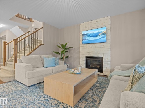 2307 Warry Court, Edmonton, AB 