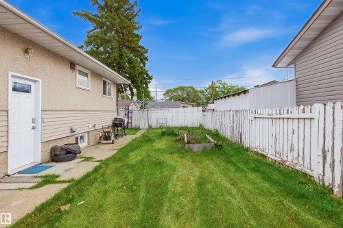 Expansive green lawn with a white picket fence perimeter - 8911 169 Street Nw, Edmonton, AB 