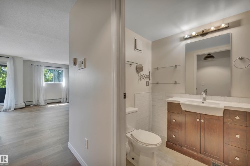201 7915 112 Avenue, Edmonton, AB 