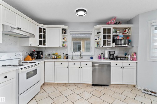 8904 170A Avenue, Edmonton, AB 