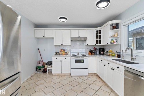 8904 170A Avenue, Edmonton, AB 