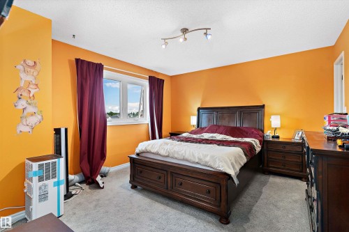 8904 170A Avenue, Edmonton, AB 