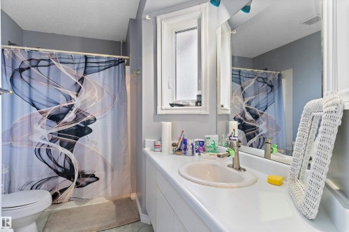 8904 170A Avenue, Edmonton, AB 