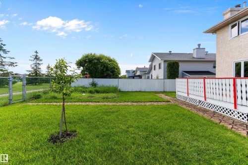 8904 170A Avenue, Edmonton, AB 