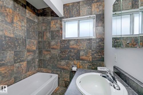 11930 56 Street, Edmonton, AB - Indoor Photo Showing Bathroom