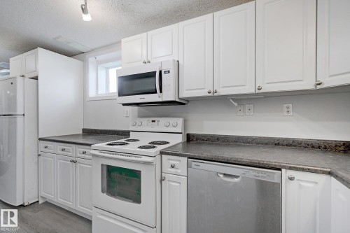 11930 56 Street, Edmonton, AB - Indoor Photo Showing Kitchen