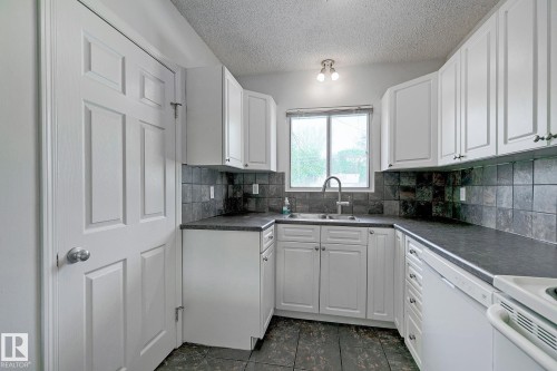 11930 56 Street, Edmonton, AB - Indoor Photo Showing Kitchen