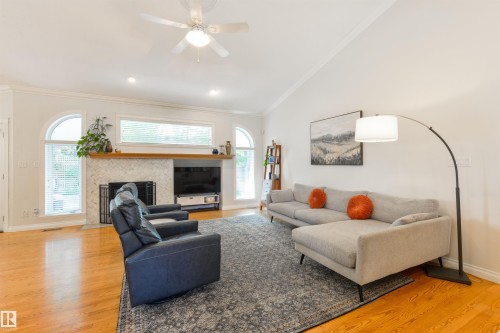 956 Hollingsworth Bend, Edmonton, AB 