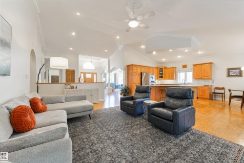 956 Hollingsworth Bend, Edmonton, AB 