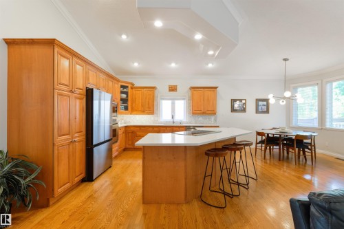 956 Hollingsworth Bend, Edmonton, AB 